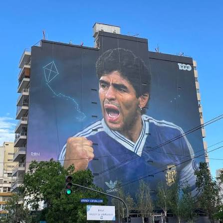 Murale di Diego Maradona realizzato da Martín Ron
